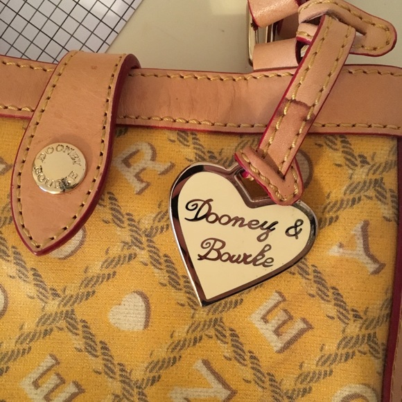 Retro Dooney and Bourke purse - Picture 3 of 5